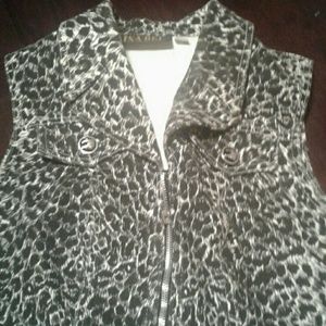 Animal print  vest with animal buttons girls Med
